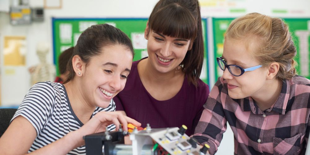 Increase female representation in STEM education to empower women / iStock